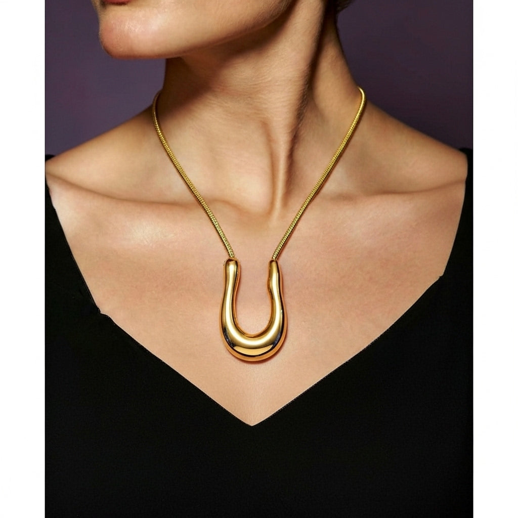 Virelle U-Arc Pendant Necklace