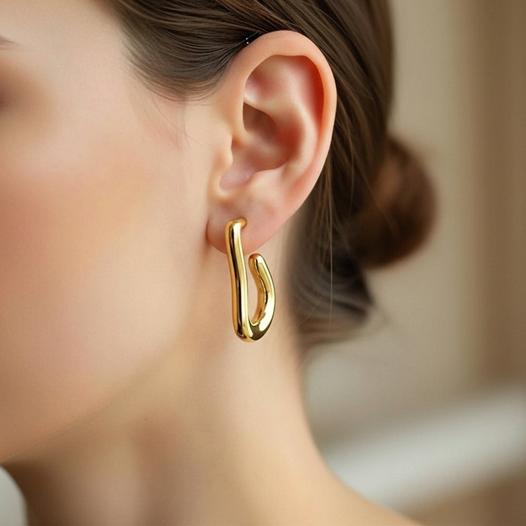Linea Curve Hoop Earrings