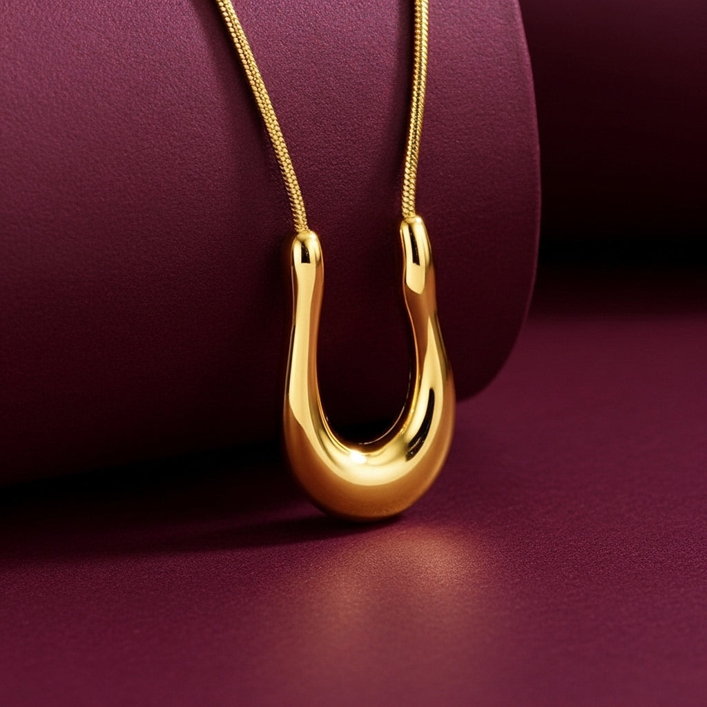 Virelle U-Arc Pendant Necklace